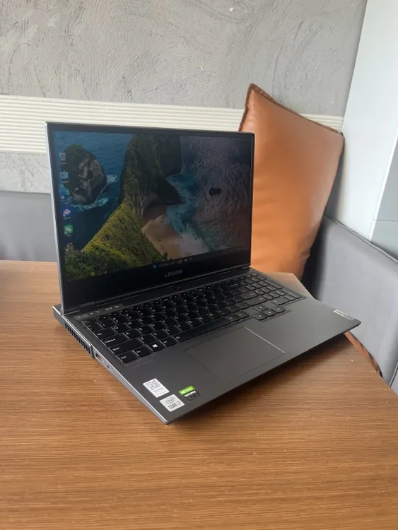 95新 Lenovo/联想 游戏笔记本电脑i77700内存16g英雄联盟cf等