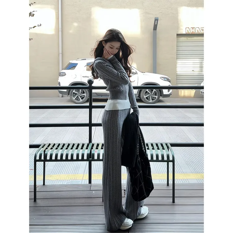 一整套ootd穿搭高级感绞花针织开衫女连帽短款毛衣阔腿显瘦休闲裤