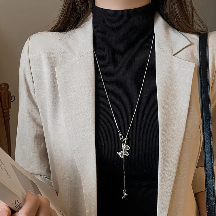 铜合金项链 银色小马吊坠项链女秋冬轻奢小众时尚长款毛衣链配饰