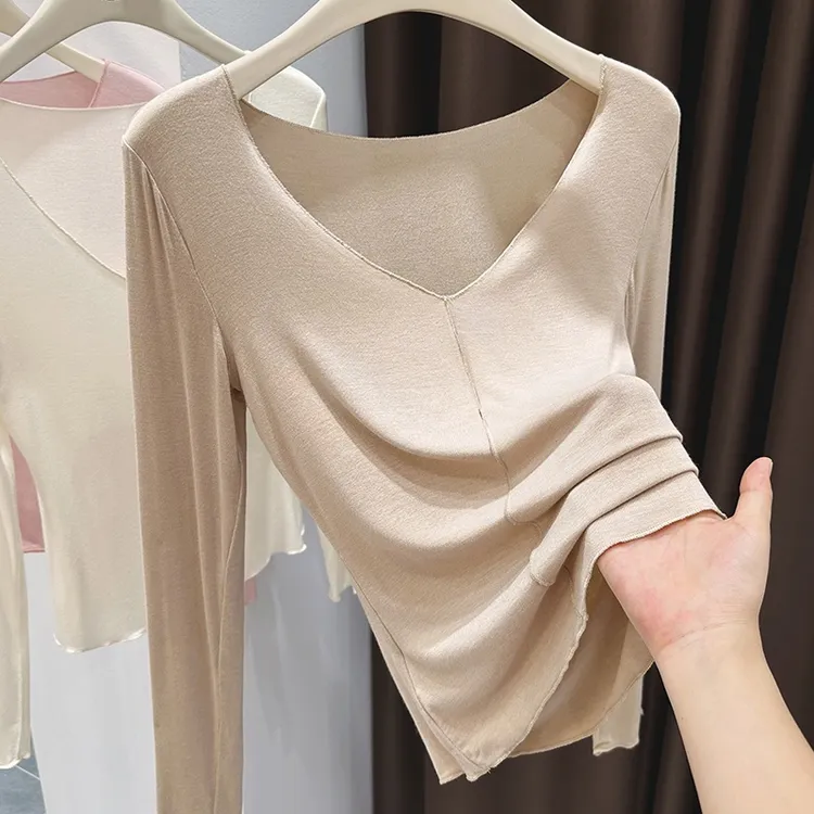 慵懒风休闲奶咖色女士长袖品质打底衫2025冬季松弛感V领外出上衣