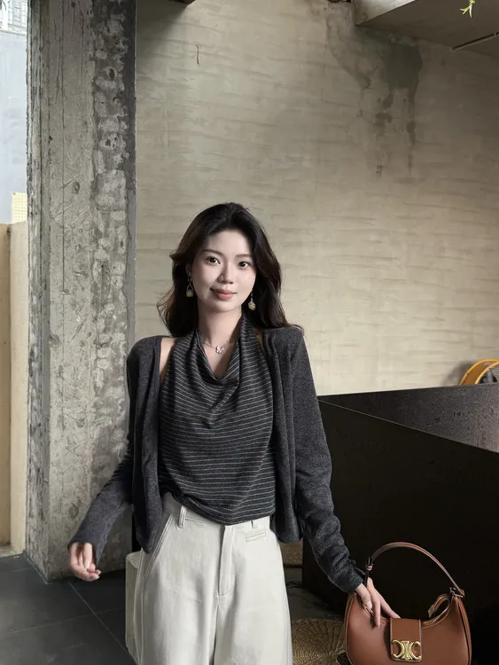 【舒适回归】韩版挂脖条纹长袖针织衫女小众设计感假两件拼接上衣秋