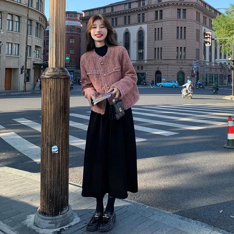韩系别致开春穿搭套装2025新款女小香风外套内搭黑色连衣裙两件套