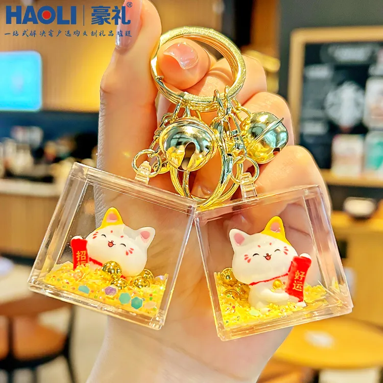 2025年新款入油招财猫钥匙扣精致情侣背包包礼品小挂件可爱流沙瓶