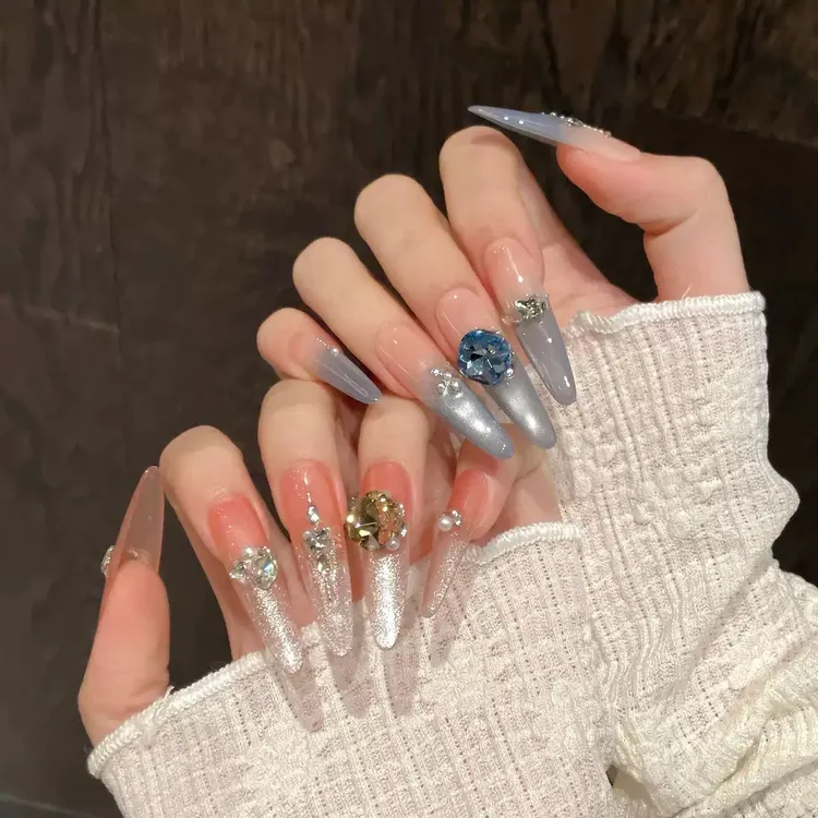 《鸳鸯粉蓝》猫眼纯欲渐变堆钻气质爆闪显白长款手工穿戴甲