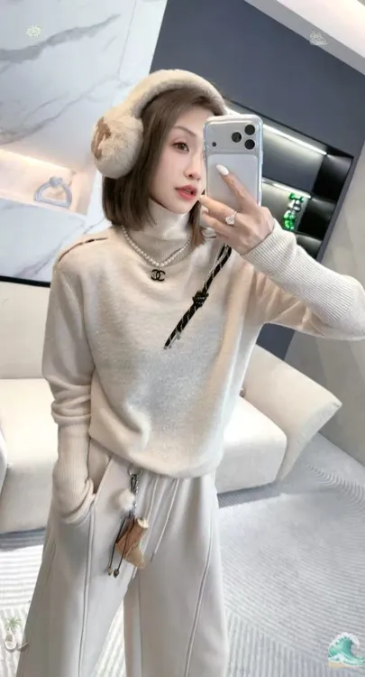 熙薇【暖月浮纹】2025冬季新款时尚轻奢珠片纱立领羊毛衫H6465