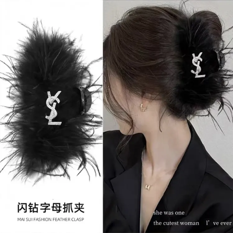 秋冬新款闪钻字母羽毛抓夹女高端鸵鸟毛毛发夹后脑勺鲨鱼夹子头饰