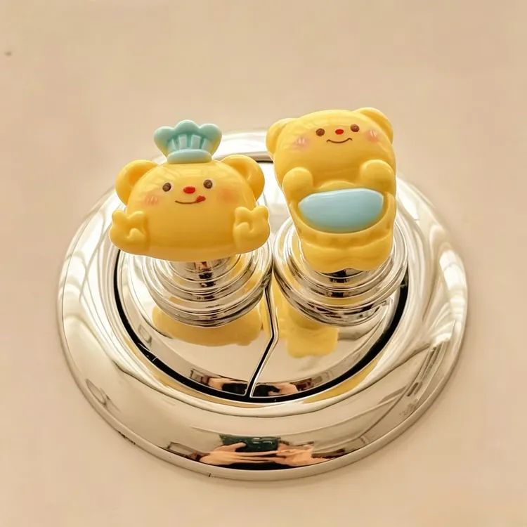新款可爱黄油小熊马桶按压器长美甲辅助卫生间冲水按键