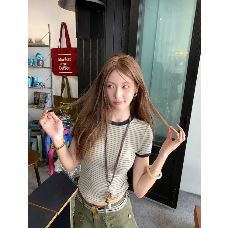 撞色条纹圆领拼接设计夏季短袖T恤女修身显瘦短款上衣