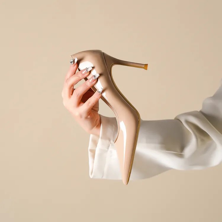 裸色漆皮尖头细跟法式设计感轻奢性感不累脚百搭通勤职业高跟鞋女
