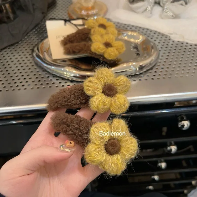 氛围感毛线花朵发夹秋冬新款侧边夹头饰发饰日常刘海边夹bb夹