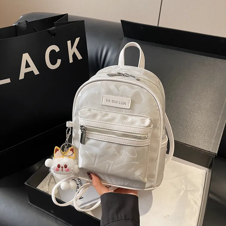 2026新款休闲旅游双肩包大学生时尚大容量女士背包学生党书包