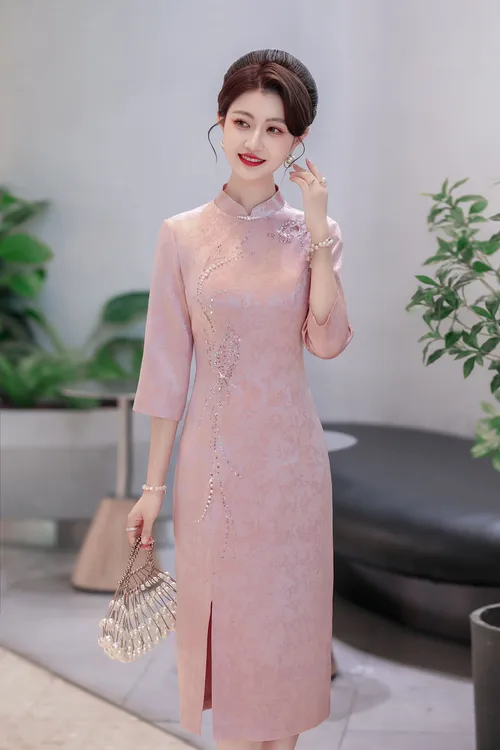 粉色改良旗袍新中式高级感小个子妈妈礼服参加婚宴2025新款年轻