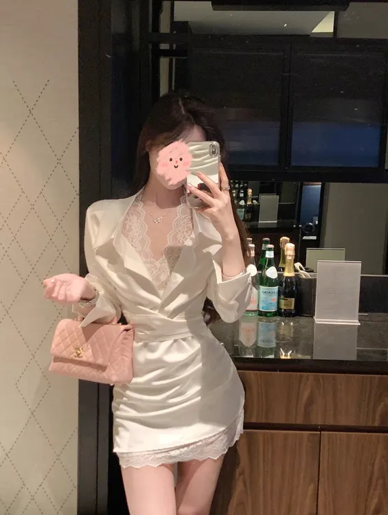 法式性感蕾丝拼接衬衫缎面连衣裙女早秋新款设计感收腰包臀短裙子