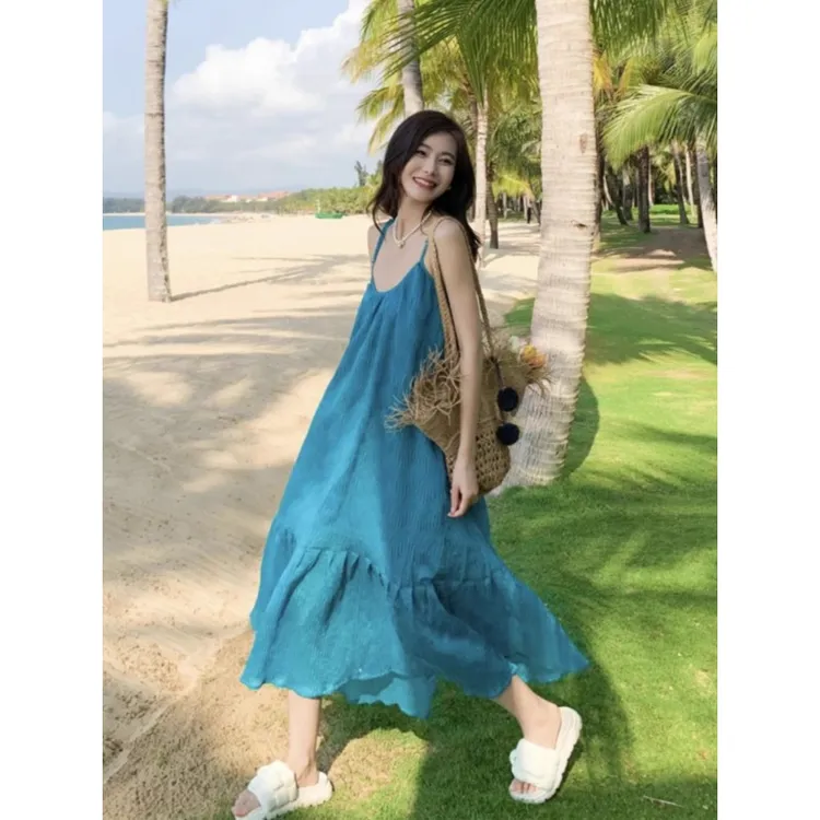 泰国旅游沙滩裙女海边度假穿搭三亚风显白压褶吊带连衣裙宽松夏季