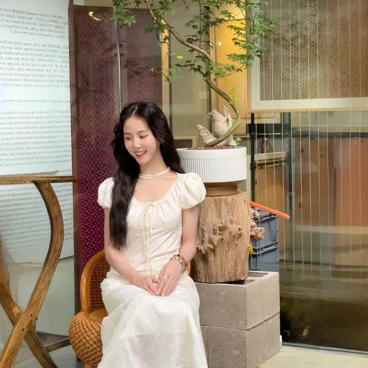 法式白月光显瘦连衣裙2025夏季新款温柔风提花刺绣抽绳收腰长裙女