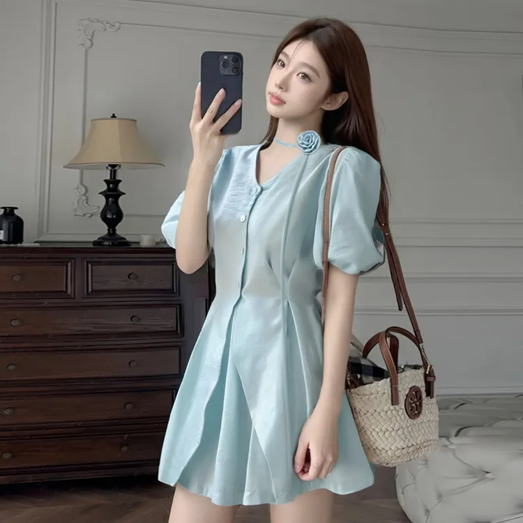 2025新款法式气质减龄V领泡泡袖不规则衬衫高腰短裤套装夏女