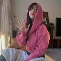 韩代.路姐同款  玫红色连帽毛衣 L25092307
