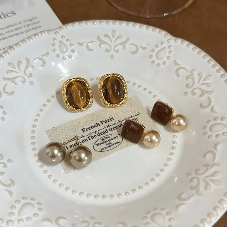 铜合金仿珍珠耳饰 法式高级感耳钉港风珍珠耳饰秋冬气质百搭耳环