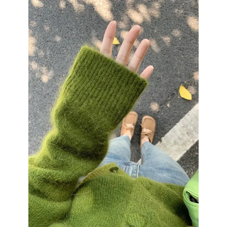 牛油果绿色毛衣外套女早秋2025新款V领短款韩式慵懒风针织开衫