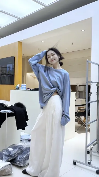 2025春季新款韩系简约慵懒风上衣百搭设计感显瘦阔腿裤两件套装