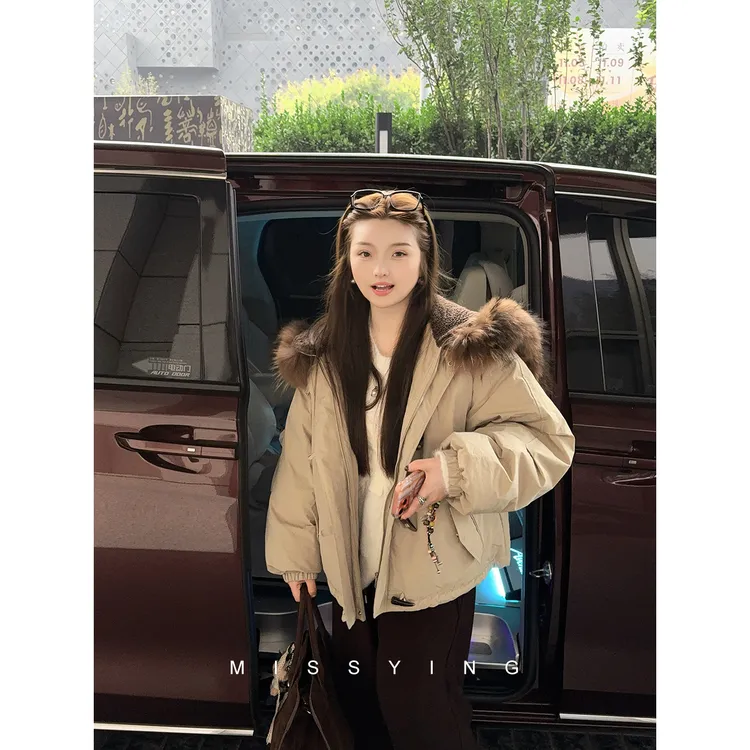 应小姐【梧桐树】微胖大码短款冬季貉子毛领90白鸭绒羽绒服轻装滑