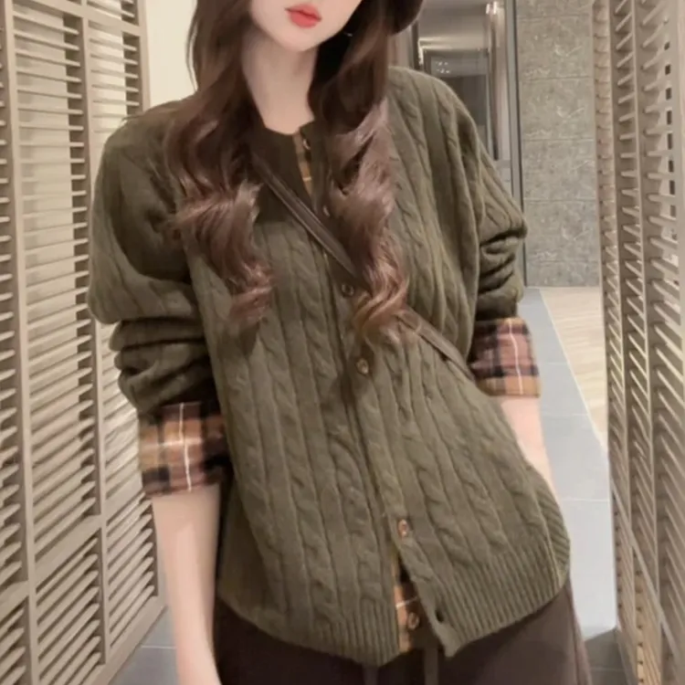 2025秋季新款复古慵懒感宽松针织开衫小众设计拼接格子麻花上衣