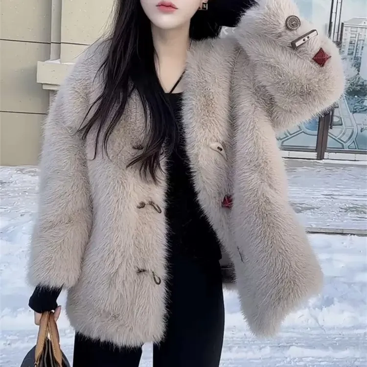 2024年冬季网红新款时尚洋气奶茶色三粒扣保暖显瘦百搭毛毛外套女