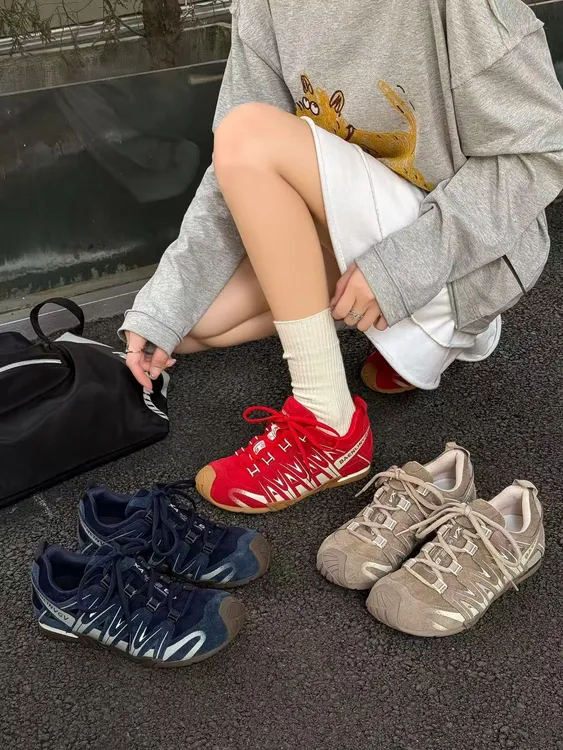 2025秋季上新萨家时尚舒服百搭德训鞋防滑底跑步锻炼健身均可