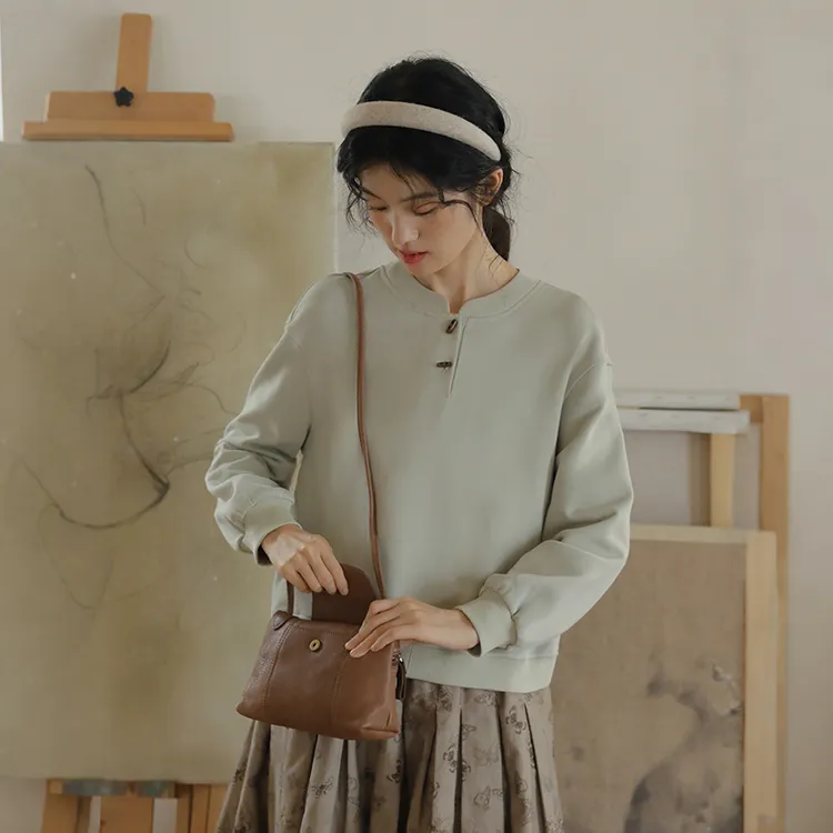 复古简约设计圆领套头卫衣女秋季盘扣气质通勤休闲百搭减龄上衣