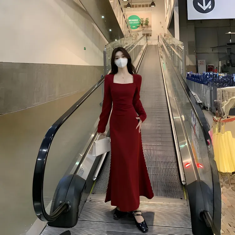 大码港风复古红色方领连衣裙女2025年秋季气质法式收腰显瘦长裙子