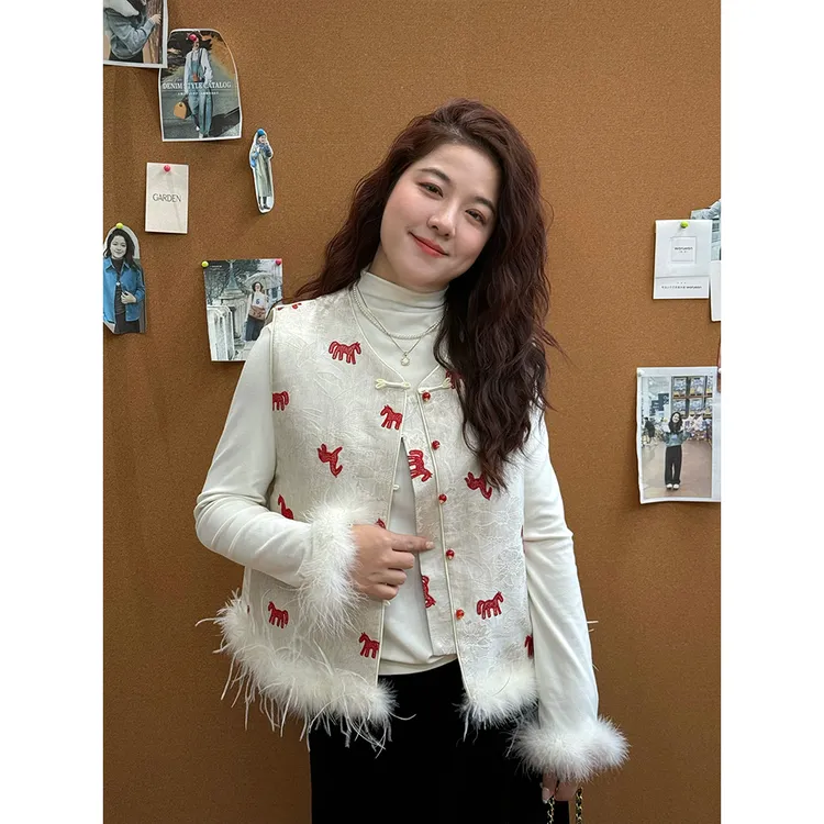 WenWen小个子25冬季新款马到成功加厚夹棉刺绣拼接毛边马甲4715