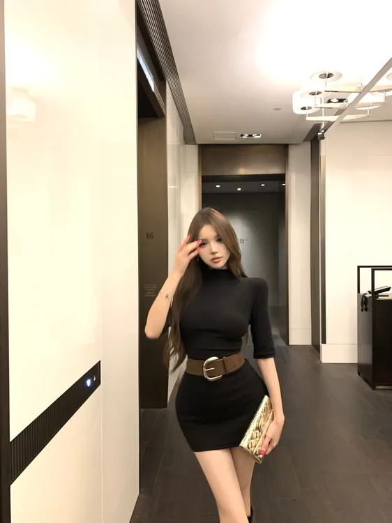 pinkmoon||黑色半高领中袖连衣裙女收腰御姐风气质紧身包臀短裙