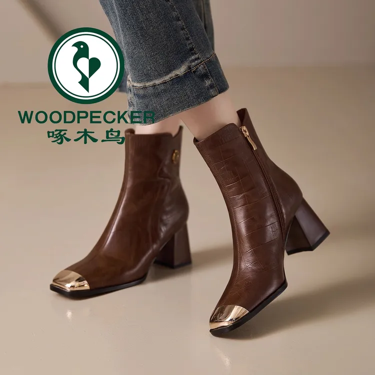 啄木鸟2025年秋冬新款法式复古女士软皮方头高跟短靴女粗跟女靴子