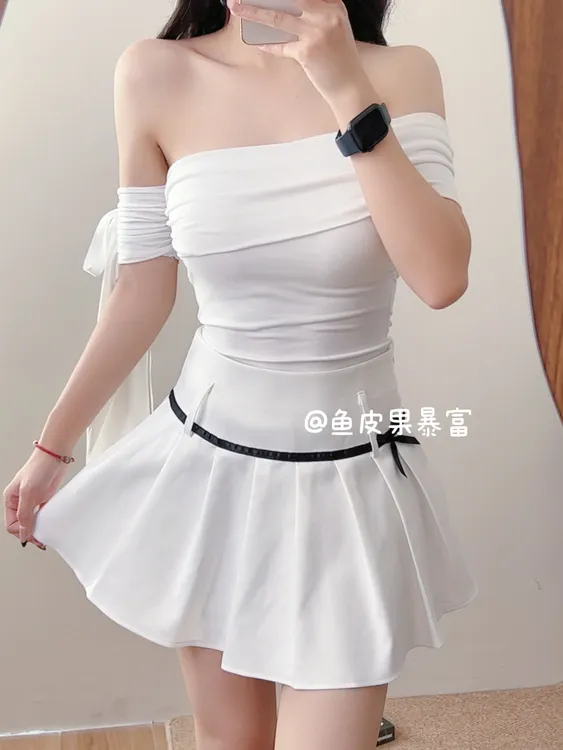 【带胸垫】韩系设计感不规则斜肩露半边肩一字肩上衣个性修身T恤夏