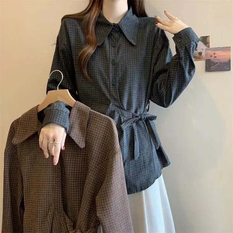 复古格纹长袖打底衬衫女春秋新款大码胖mm不规则系带收腰遮肚上衣