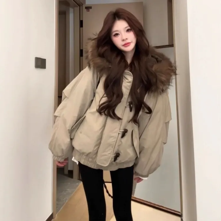 新款韩版大毛领连帽棉服女外套冬季2025年新款牛角扣加厚保暖棉衣