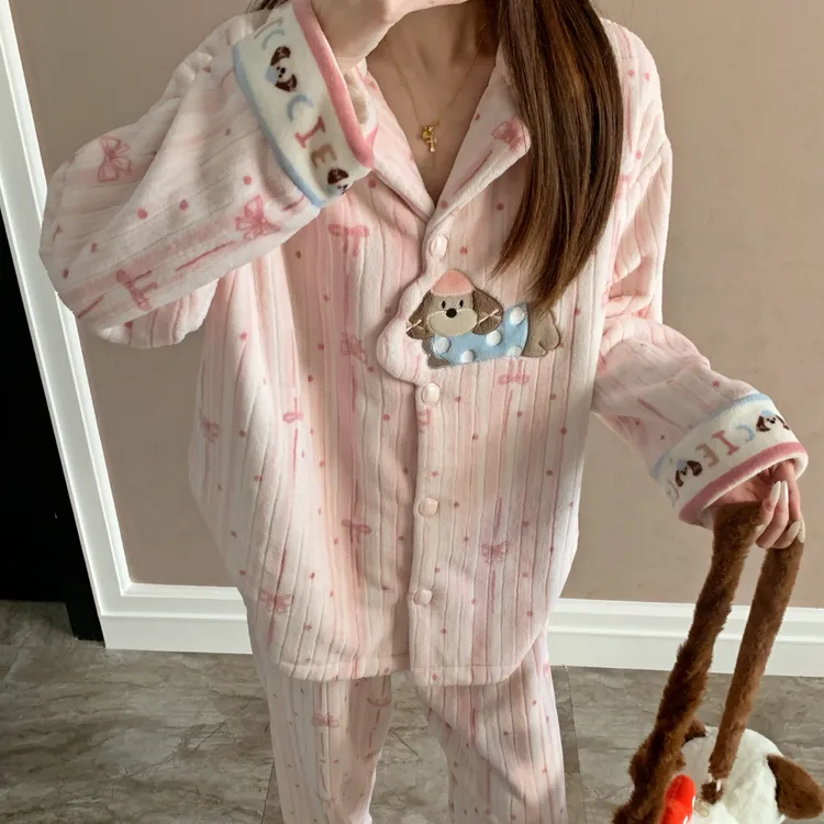 可爱蝴蝶结小狗睡衣女新款冬季加绒加厚法兰绒保暖开衫家居服套装