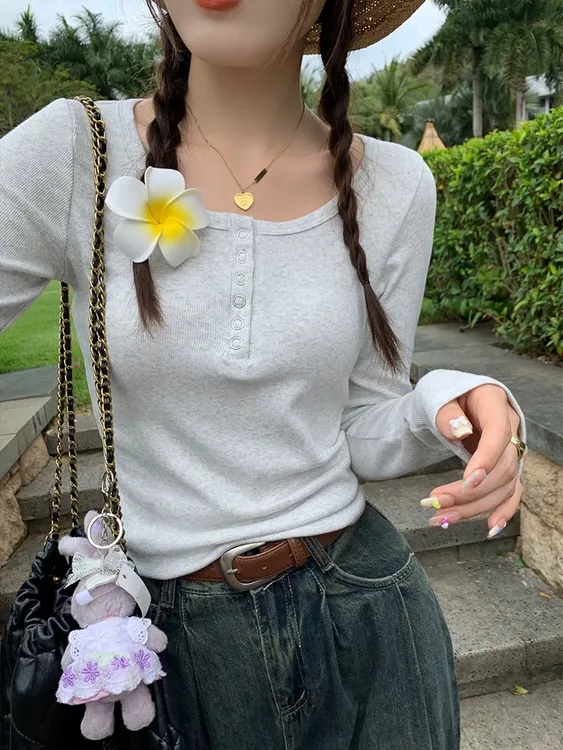 潮牌韩系u领纽扣长袖t恤女秋冬收腰修身美式露锁骨性感打底衫上衣