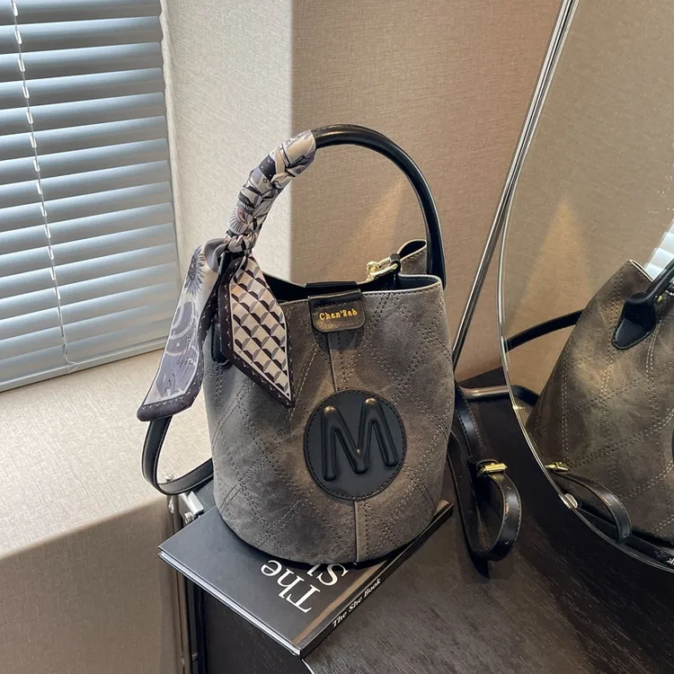 2025新款手提小包包新款流行潮时尚女士水桶包小众百搭单肩斜挎包