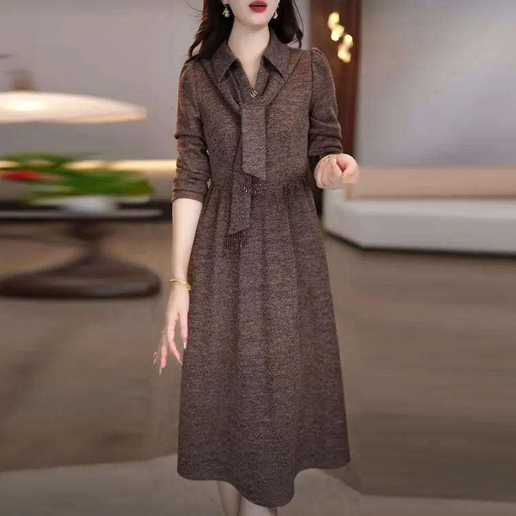 贵妃绒洋气衣服女2025秋冬季新款长袖时尚中长款显瘦打底连衣裙子