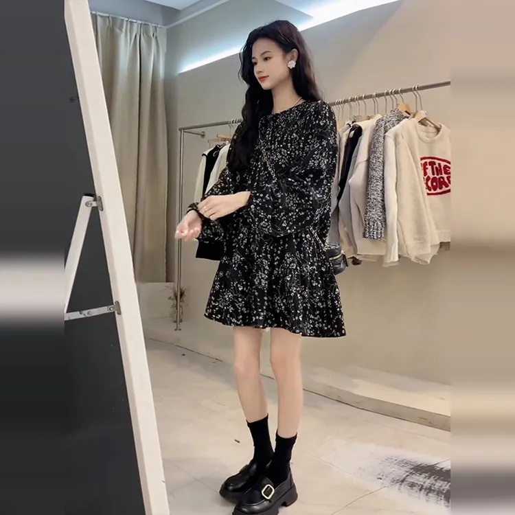 2025入秋装新款小个子茶歇法式黑色碎花长袖连衣裙子女高级感短裙