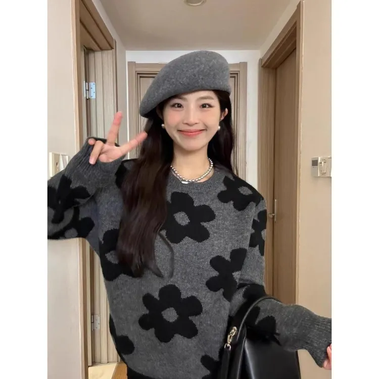 灰色毛衣女设计感复古慵懒风花朵针织衫加厚软糯长袖套头显瘦上衣