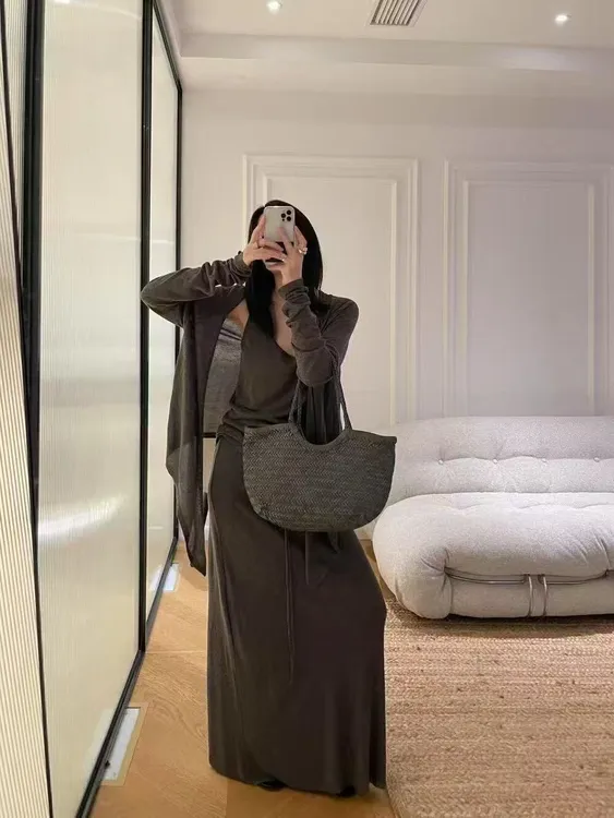 早秋软糯垂感显瘦薄款小众设计吊带背心长裙开衫薄外套三件套