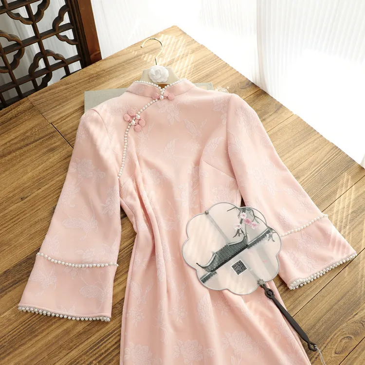 俏娘鱼粉色素雅新中式改良倒大袖旗袍女2025秋新款日常可穿年轻