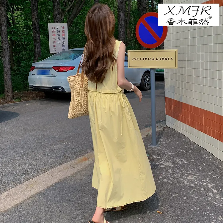 超好看港风黄色出游整套穿搭套装裙子女夏新款法式无袖长裙两件套