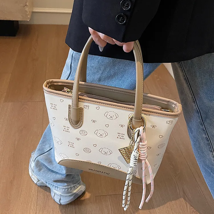 超火小包包女2025新款春季百搭斜挎包高级感撞色手提包时尚水桶包