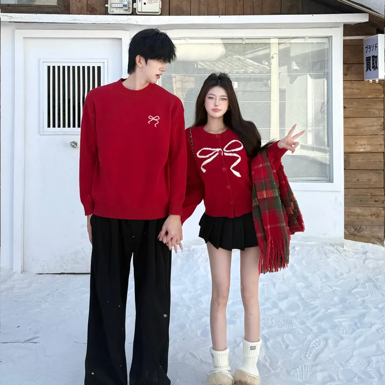 法式圣诞风情侣装毛衣2025新款秋冬红色蝴蝶结跨年针织衫外套显瘦