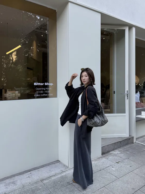 秋季新款小众炸街高级感女装显瘦吊带背心时尚气质衬衫高腰直筒裤