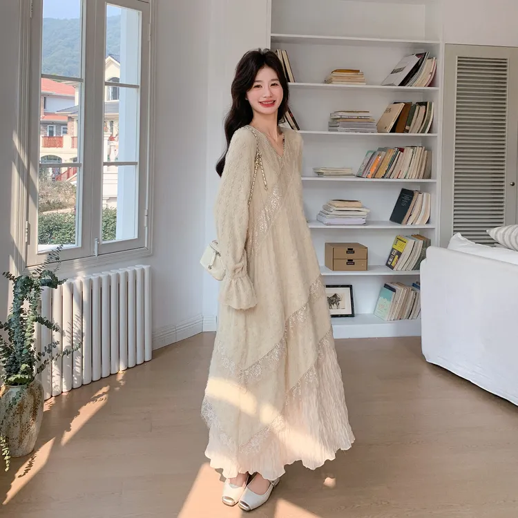 法式浪漫千金风绣花领口蕾丝拼接层次感连衣裙女2025秋款气质长裙