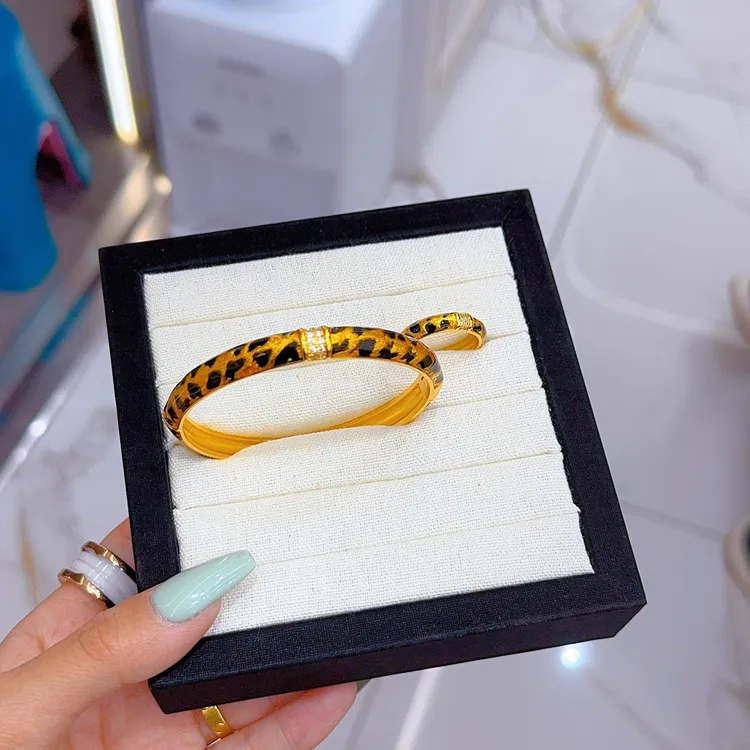 铜合金合成锆石手镯 铜合金 色古法豹纹146开口镯子